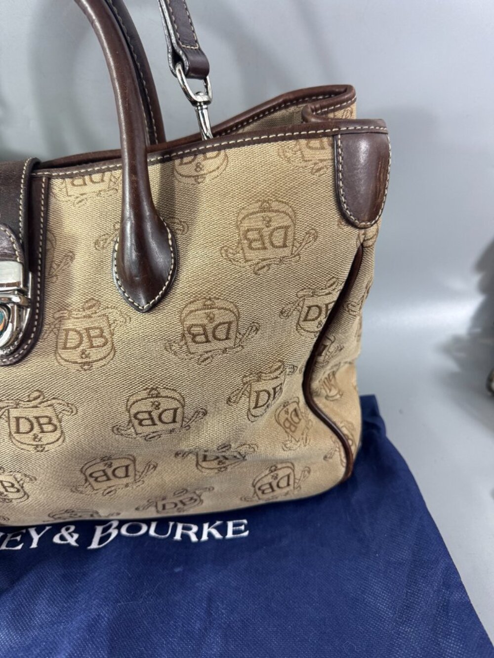 Vintage Dooney & Bourke Classic Signature Monogram Tote with Matching Pouch - Picture 3 of 15